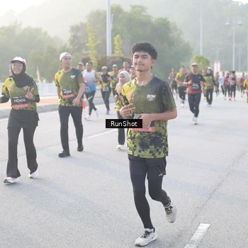 Runner Photo 6830704