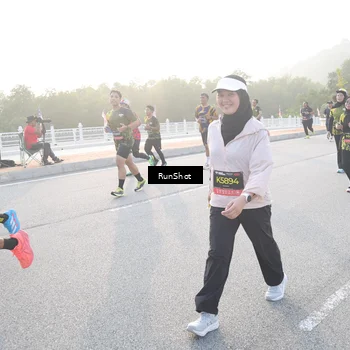 Runner Photo 6831002