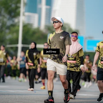 Runner Photo 6833023