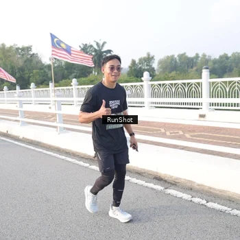 Runner Photo 6833123