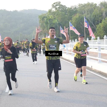 Runner Photo 6833134