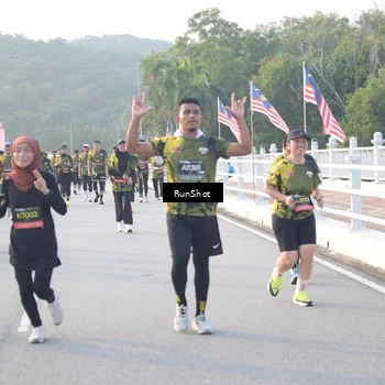 Runner Photo 6833135