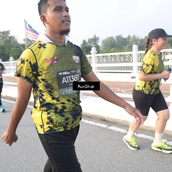 Runner Photo 6833252