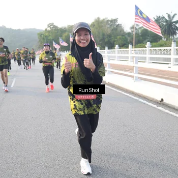 Runner Photo 6833363