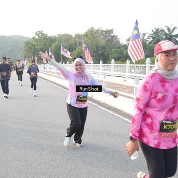 Runner Photo 6833623