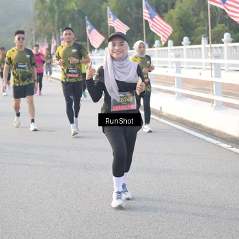 Runner Photo 6833722