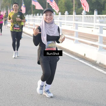 Runner Photo 6833726