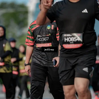 Runner Photo 6833728