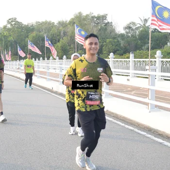 Runner Photo 6833771