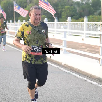 Runner Photo 6833913