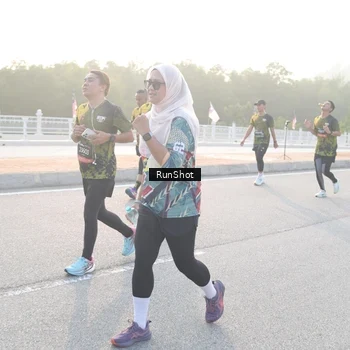 Runner Photo 6834010