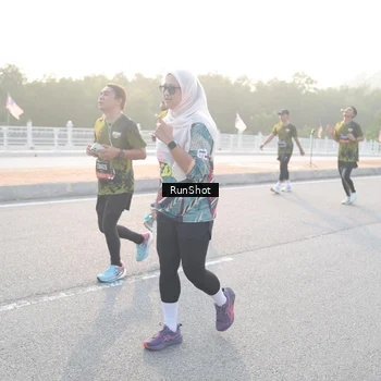 Runner Photo 6834012