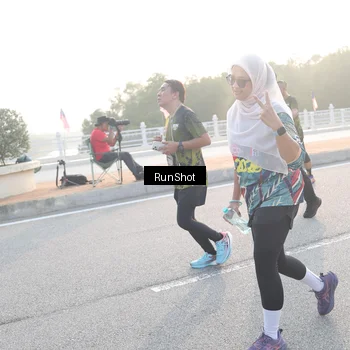 Runner Photo 6834023