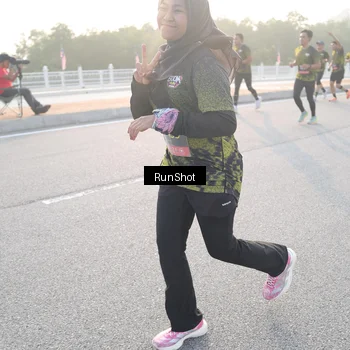 Runner Photo 6834202