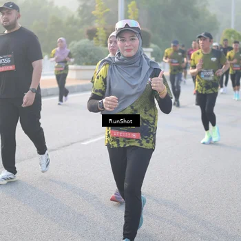 Runner Photo 6834235