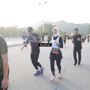 Runner Photo 6834344