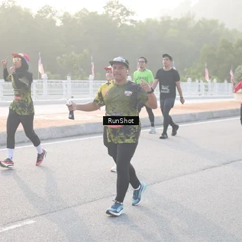 Runner Photo 6834575
