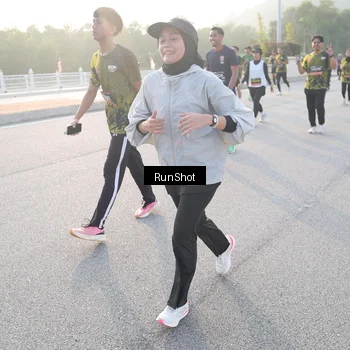 Runner Photo 6835042