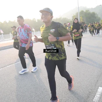 Runner Photo 6835391