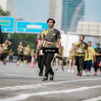 Runner Photo 6837063