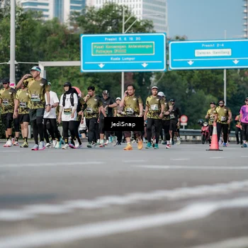 Runner Photo 6837573
