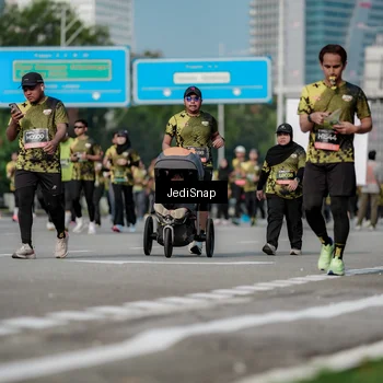 Runner Photo 6841944