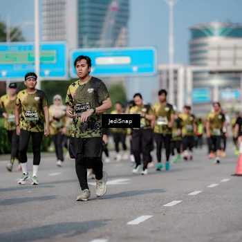 Runner Photo 6842175