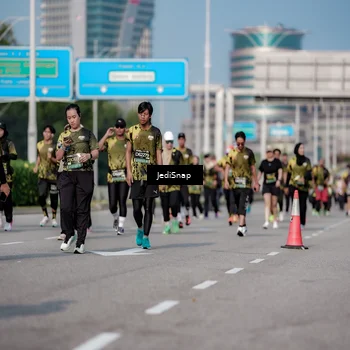 Runner Photo 6842223