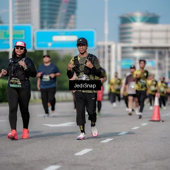 Runner Photo 6842375