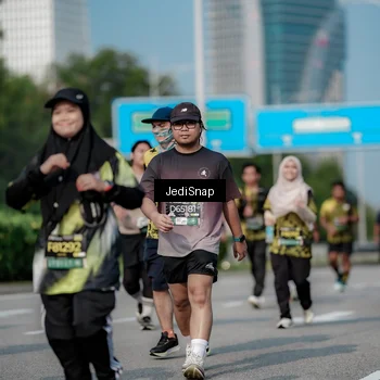 Runner Photo 6842463