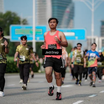 Runner Photo 6842680