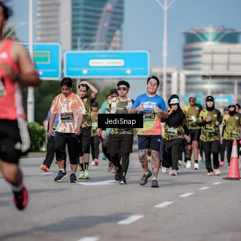 Runner Photo 6842699