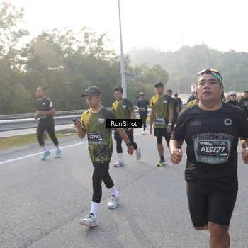 Runner Photo 6848032
