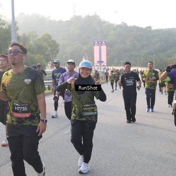 Runner Photo 6848135