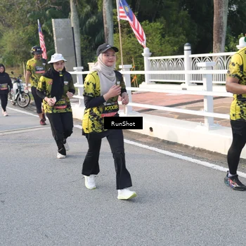 Runner Photo 6849153