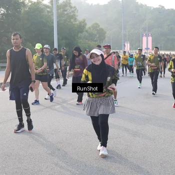 Runner Photo 6850100