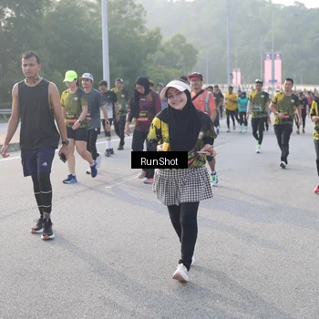 Runner Photo 6850102