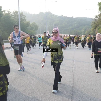 Runner Photo 6850273