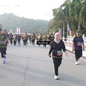 Runner Photo 6850316