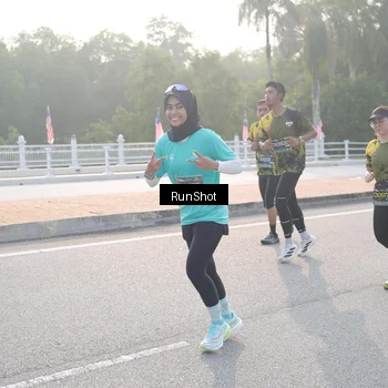 Runner Photo 6850555