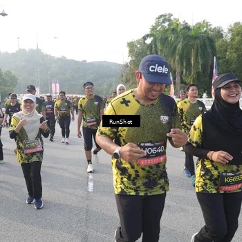 Runner Photo 6850676