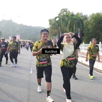 Runner Photo 6850757