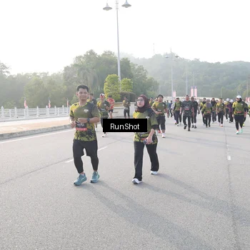 Runner Photo 6852242