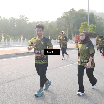 Runner Photo 6852307