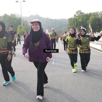 Runner Photo 6852785