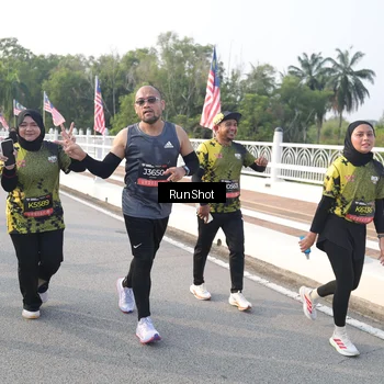 Runner Photo 6852871