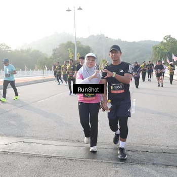Runner Photo 6855078