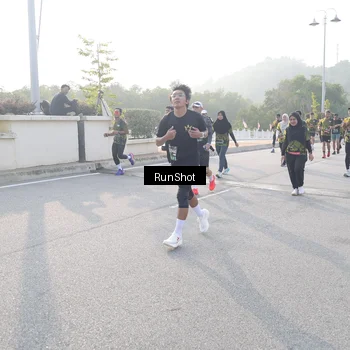 Runner Photo 6857157