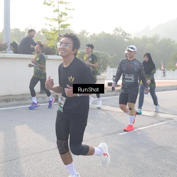 Runner Photo 6857211