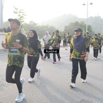 Runner Photo 6857391